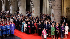 De la "laicité" en Belgique : participation des représentants de l'Etat et des "élites" aristocratiques et bourgesoises au Te Deum célébré lors de la Fête Nationale.